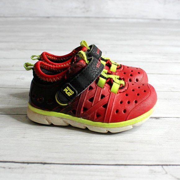 Stride Rite Boy's Made 2 Play Sneaker Shoes Toddler Size 4 Red Black Lime - Picture 1 of 6